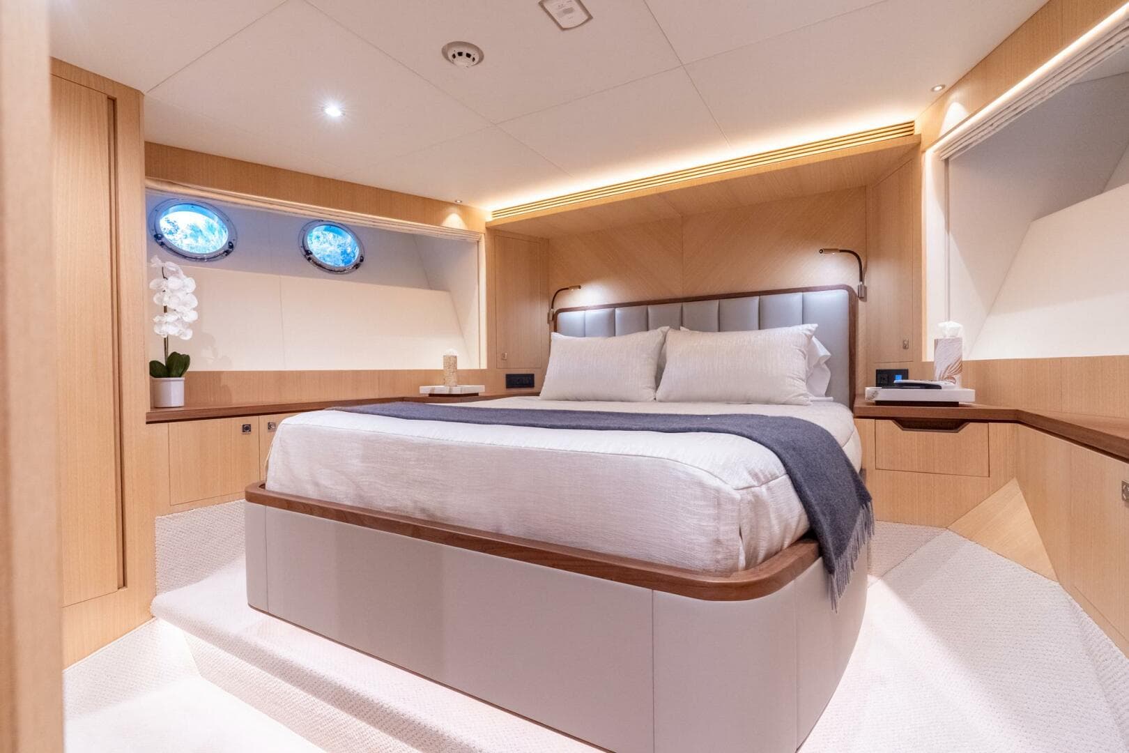 Horizon FD80 SHERI LYNN - VIP Stateroom