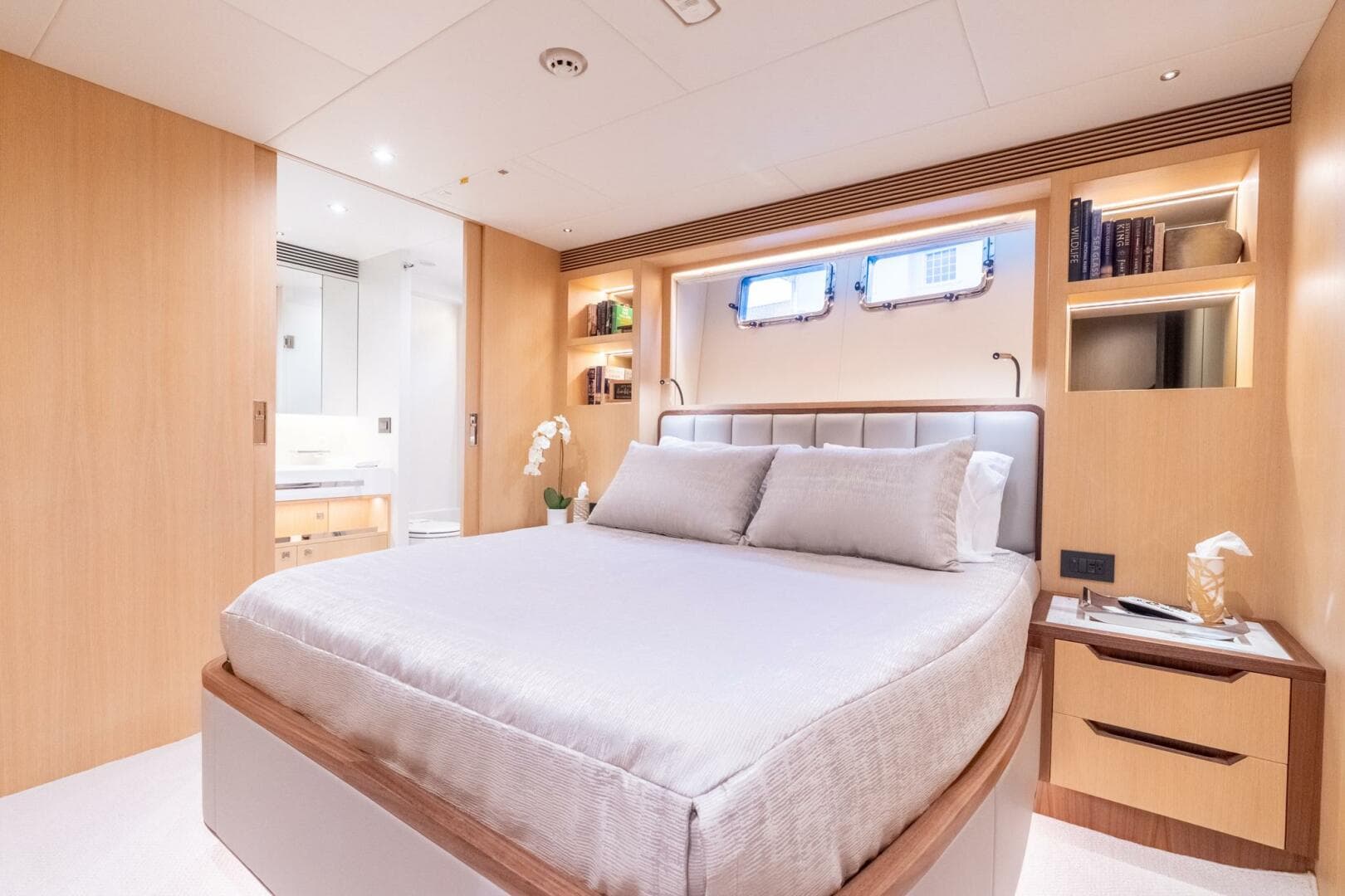 Horizon FD80 SHERI LYNN - Guest Stateroom Queen