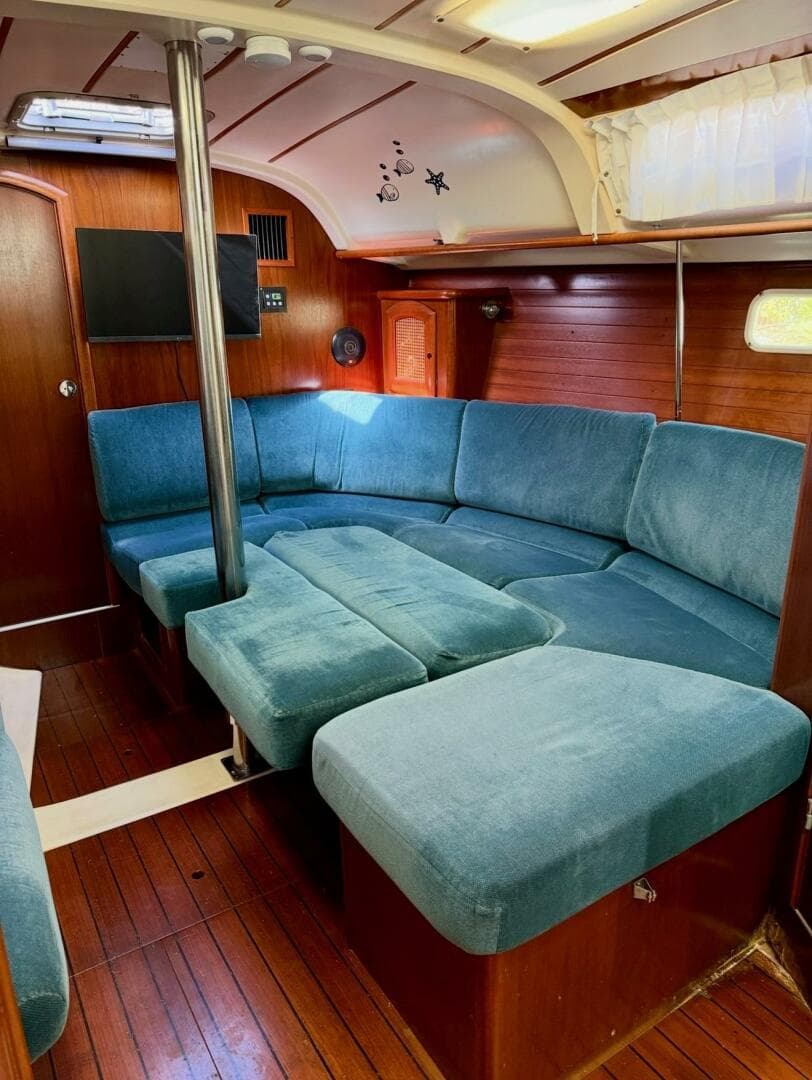 35' Beneteau salon starboard berth conversion1