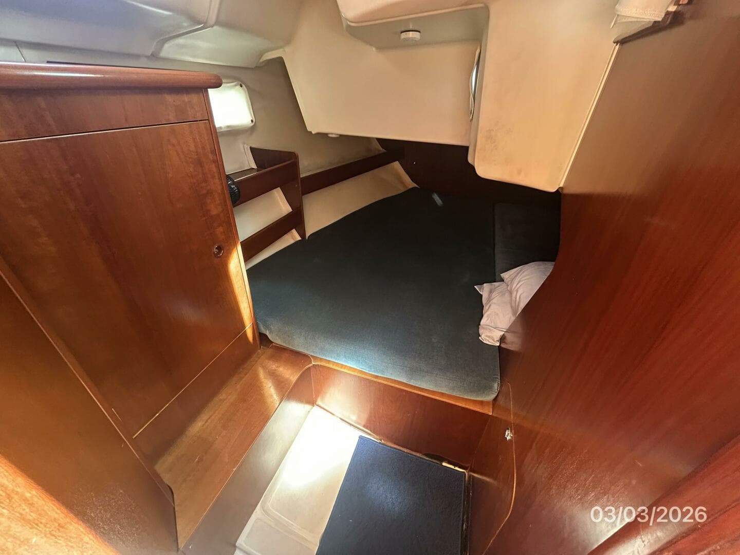 35' Beneteau aft stateroom1