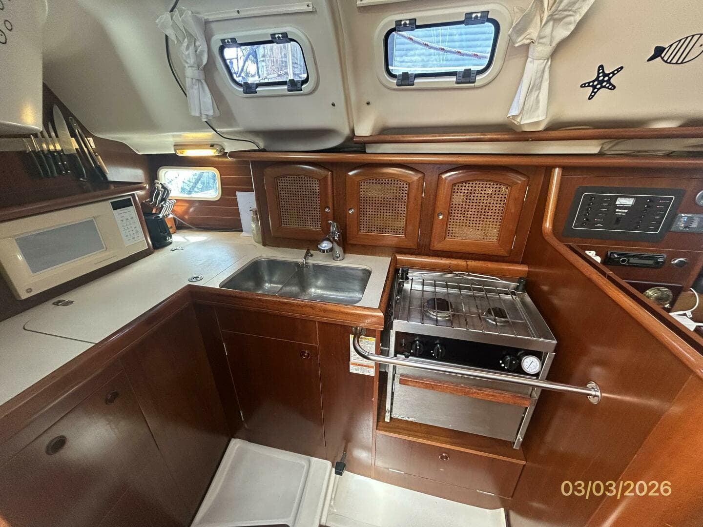 35' Beneteau galley2
