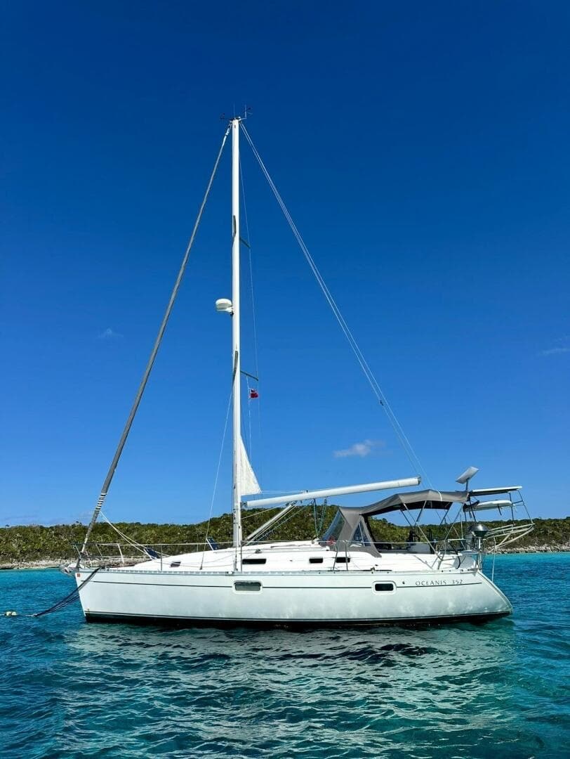 35' Beneteau port profile