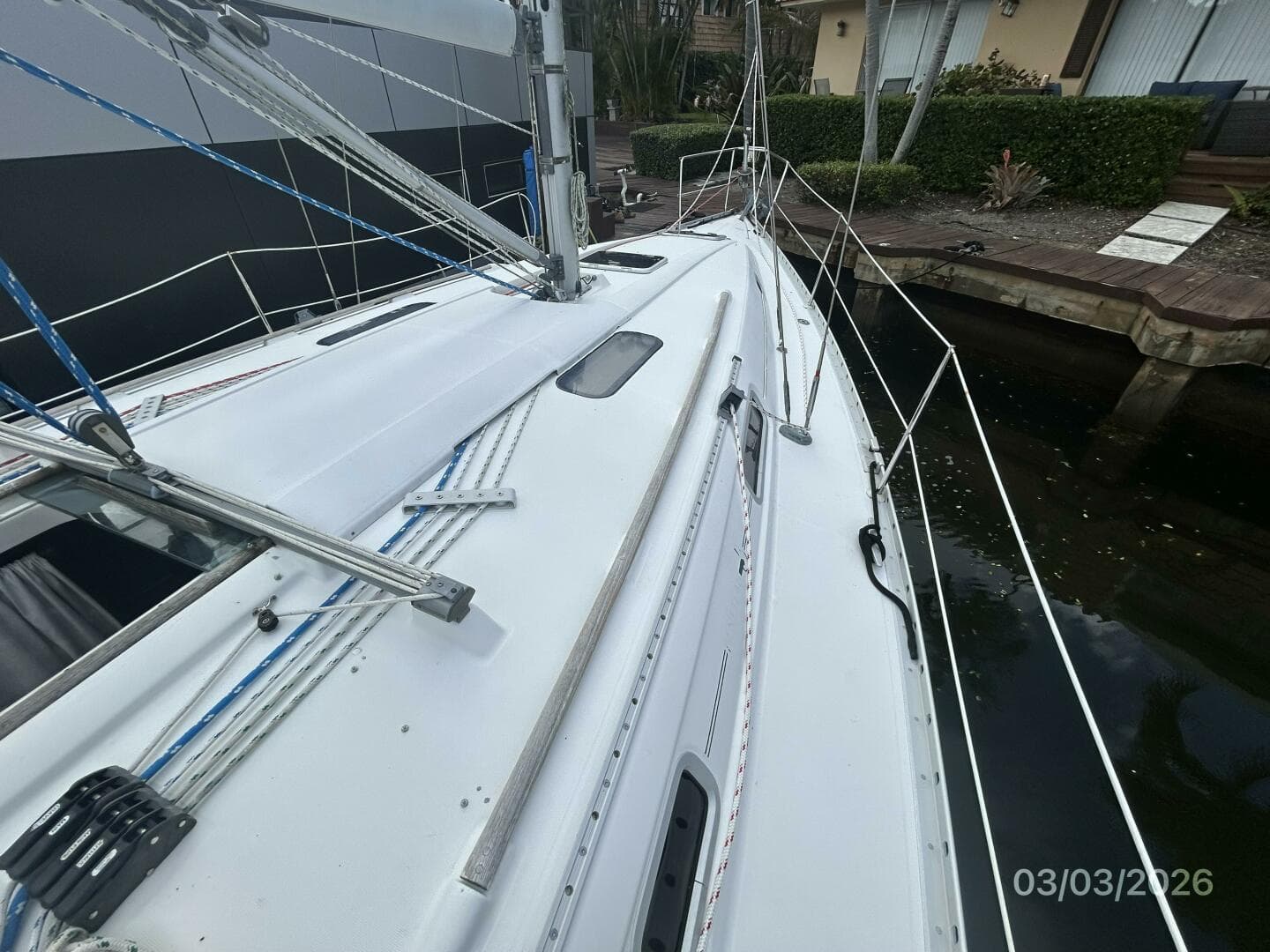 35' Beneteau foredeck1