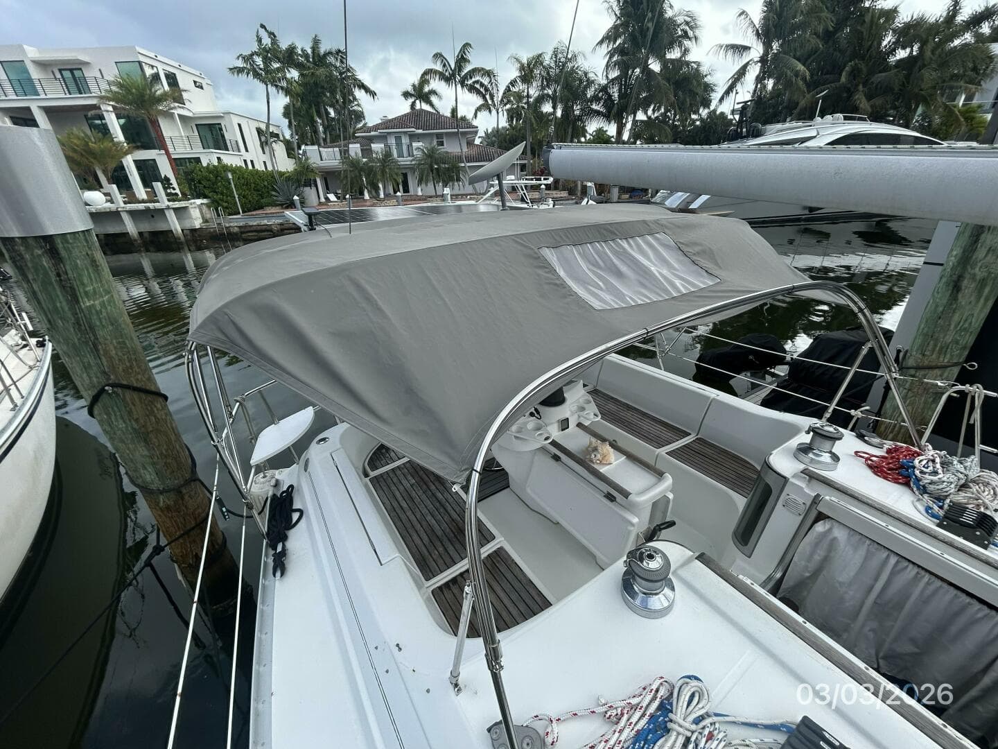 35' Beneteau cockpit bimini