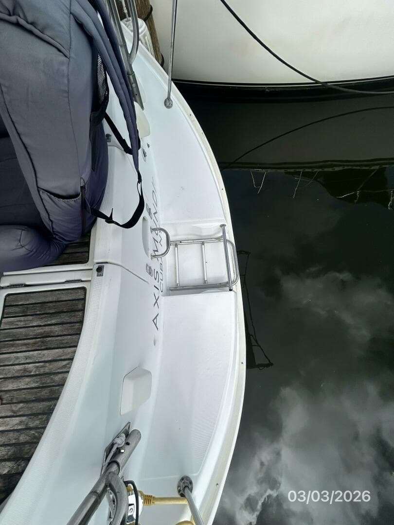 35' Beneteau swim platform