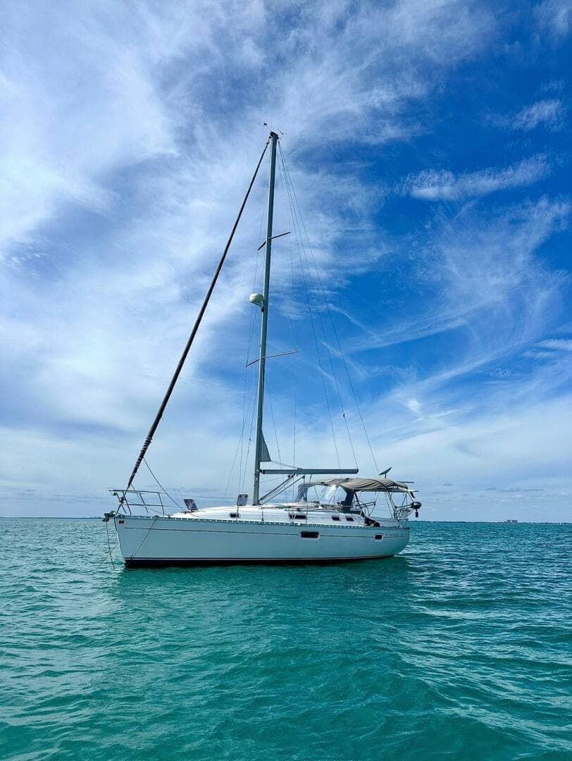35' Beneteau port forward profile