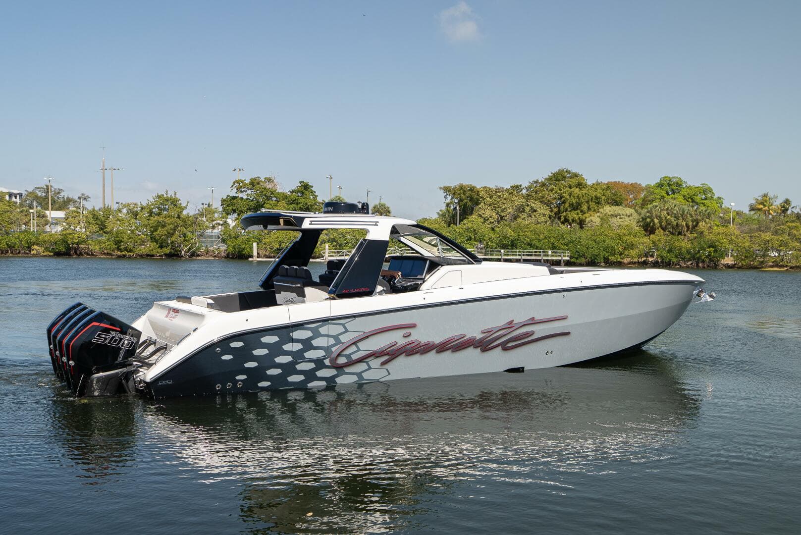 2025 Cigarette Auroris