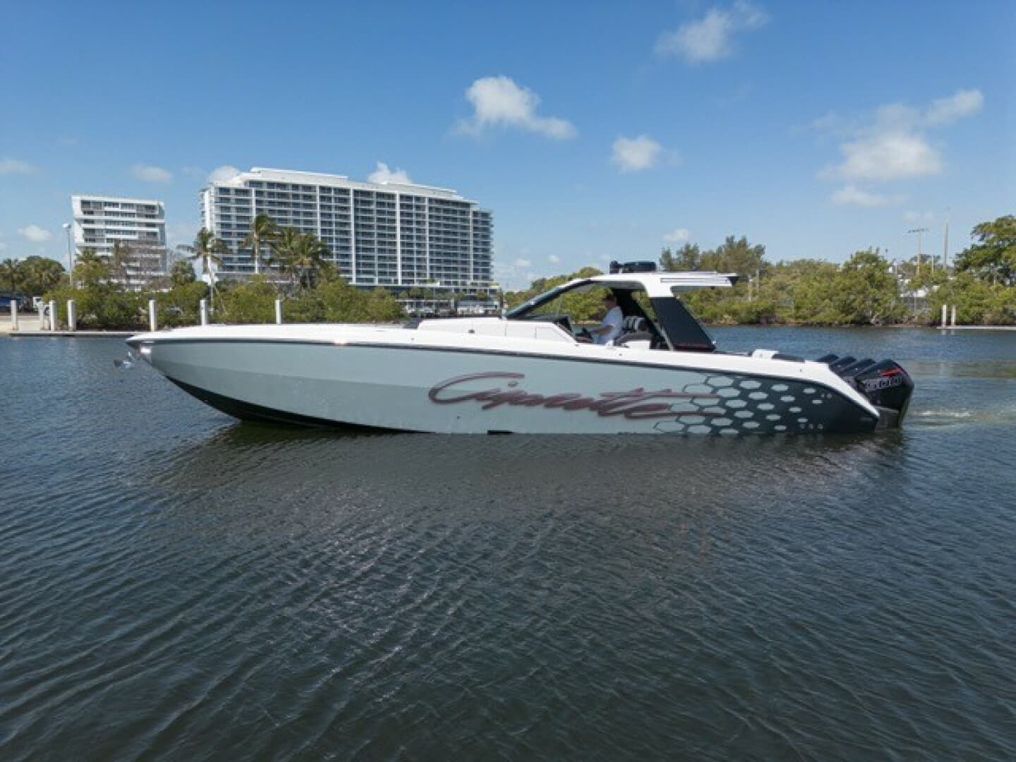 2025 Cigarette Auroris