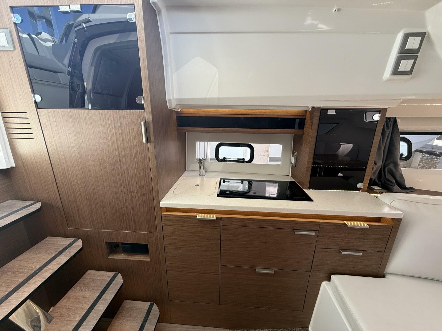 2022 Jeanneau 10.5 Leader WA