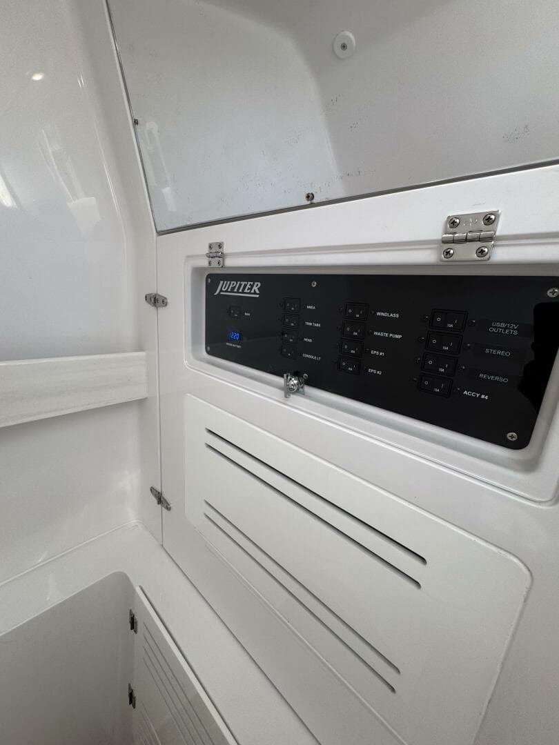 2024 Jupiter 38 HFS