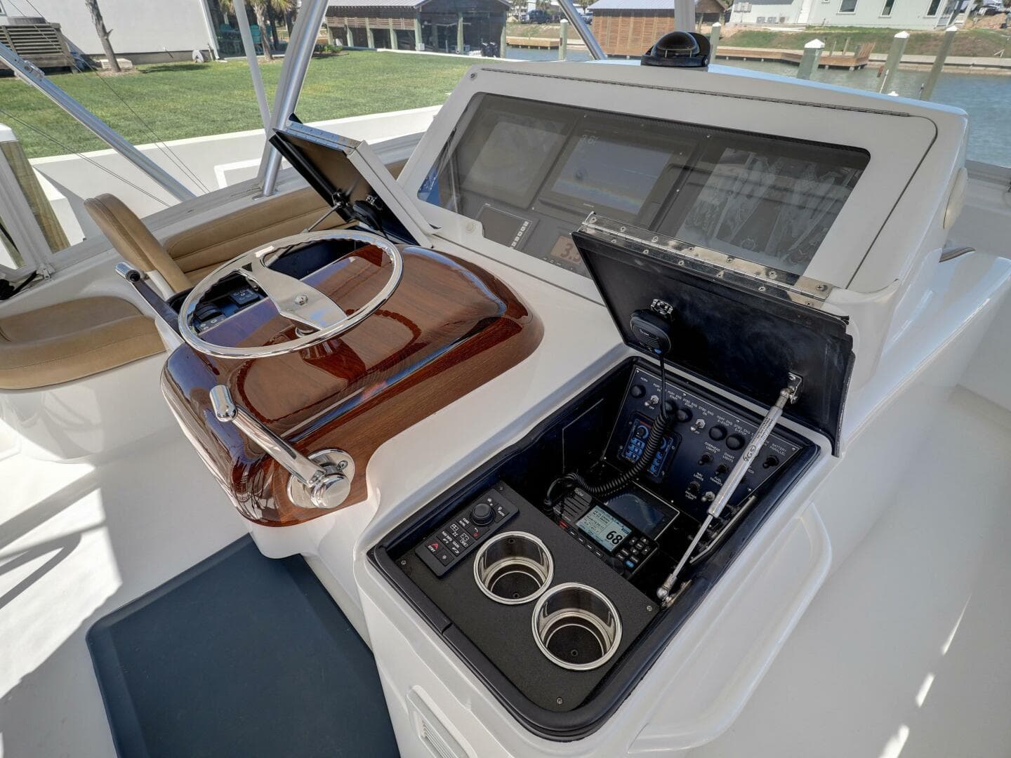 2017 Viking 52 Convertible 