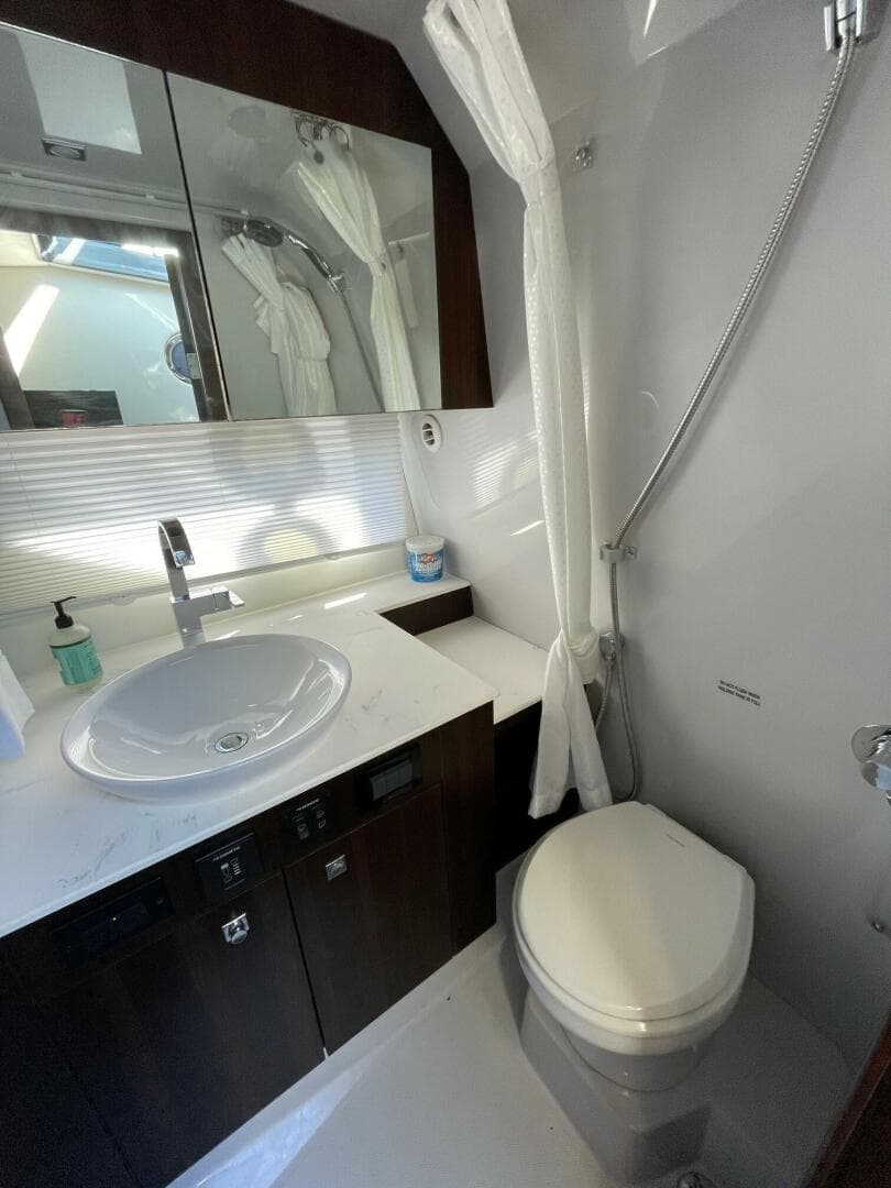 Cruisers Yachts 38 GLS -