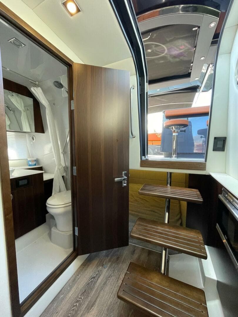 Cruisers Yachts 38 GLS -