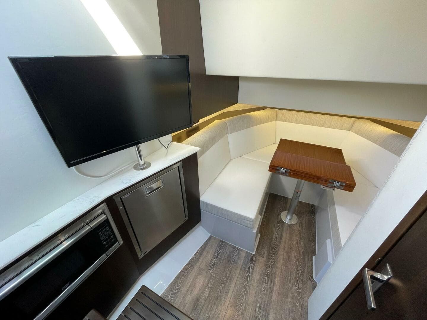 Cruisers Yachts 38 GLS -