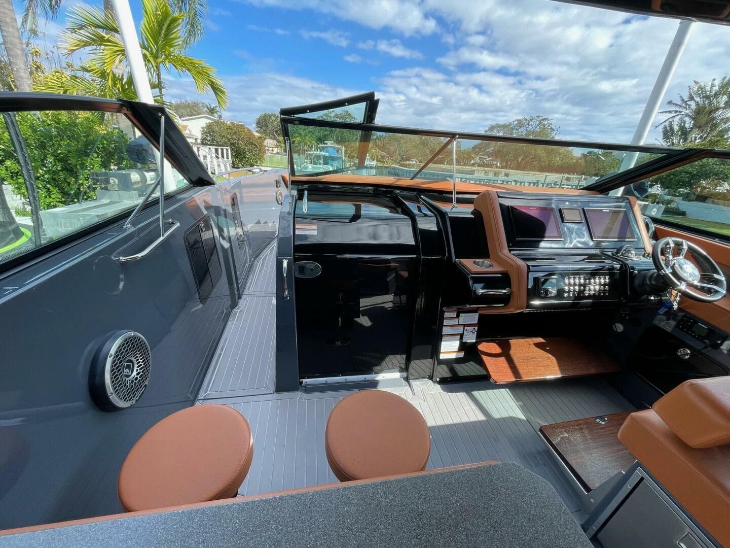 Cruisers Yachts 38 GLS -