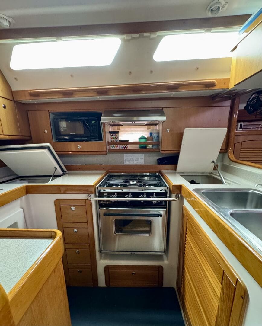 2005 Catalina 470