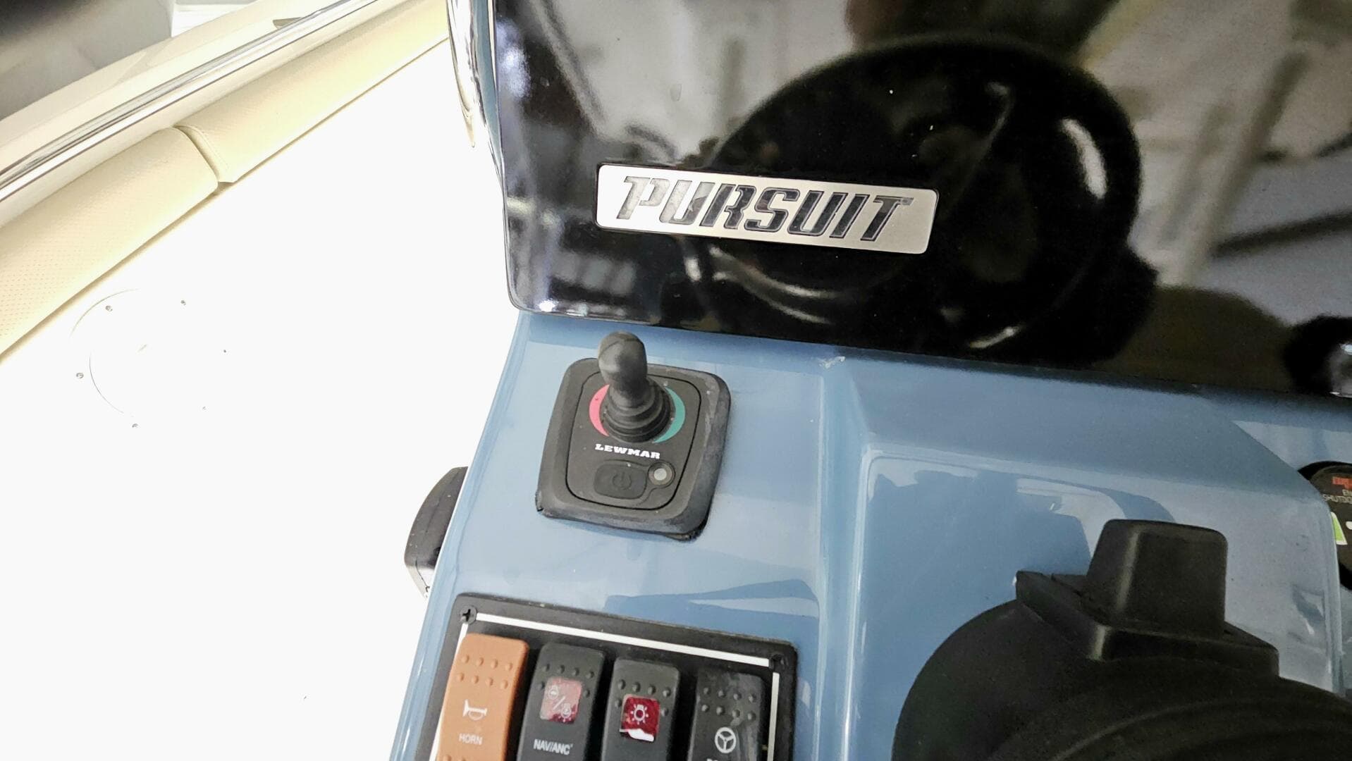 2018 Pursuit 328 Sport