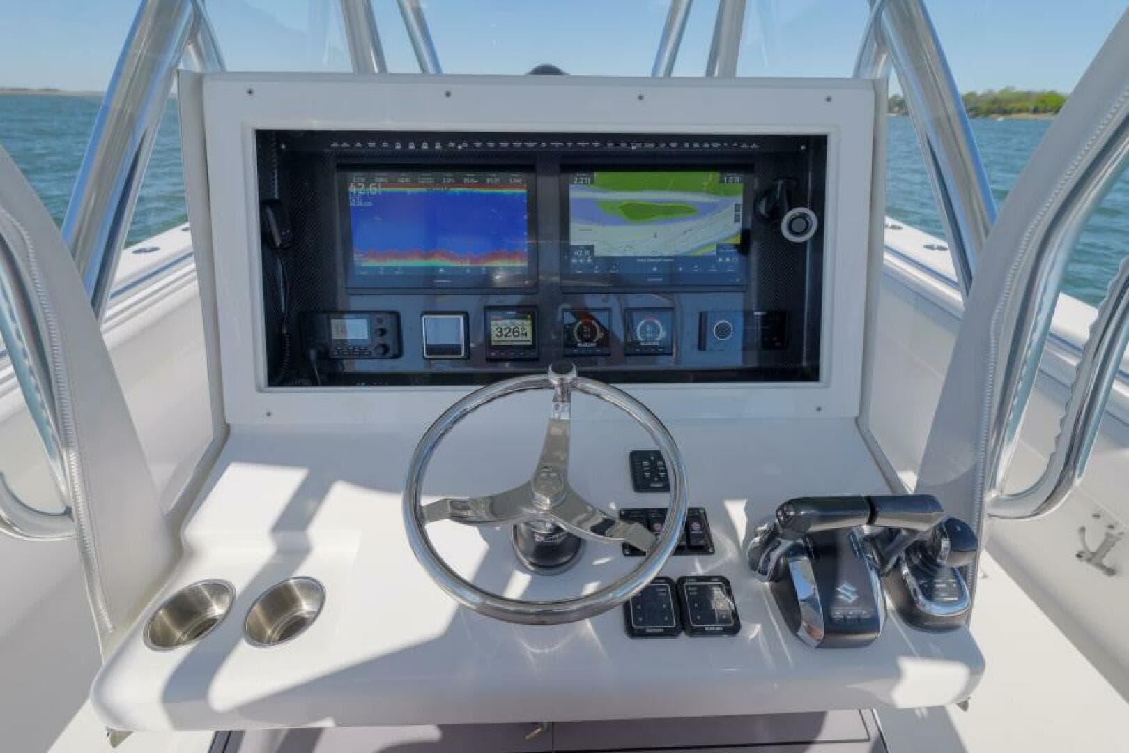 SeaHunter 38 Reel Escape- Helm