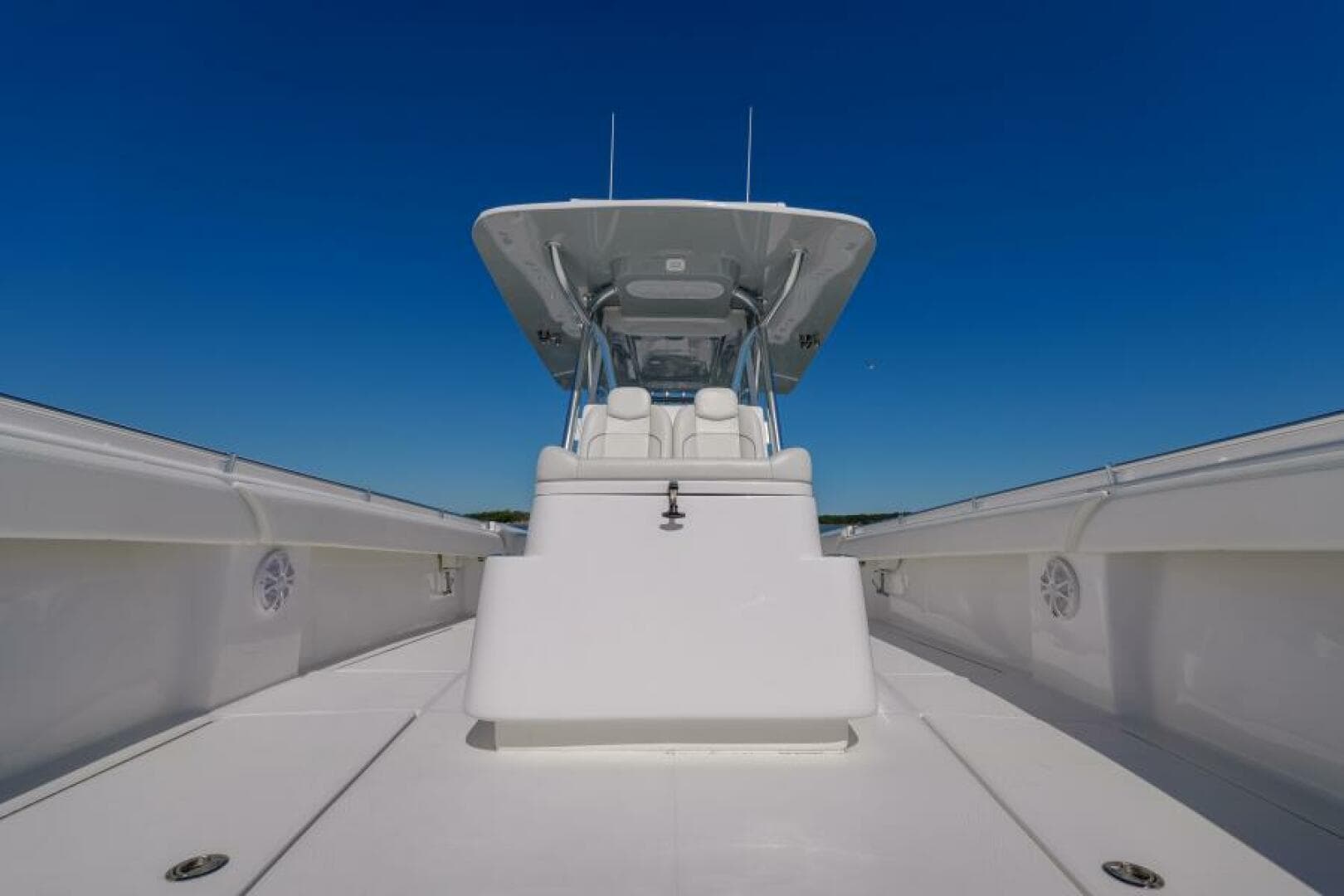 SeaHunter 38 Reel Escape- Forward Seating