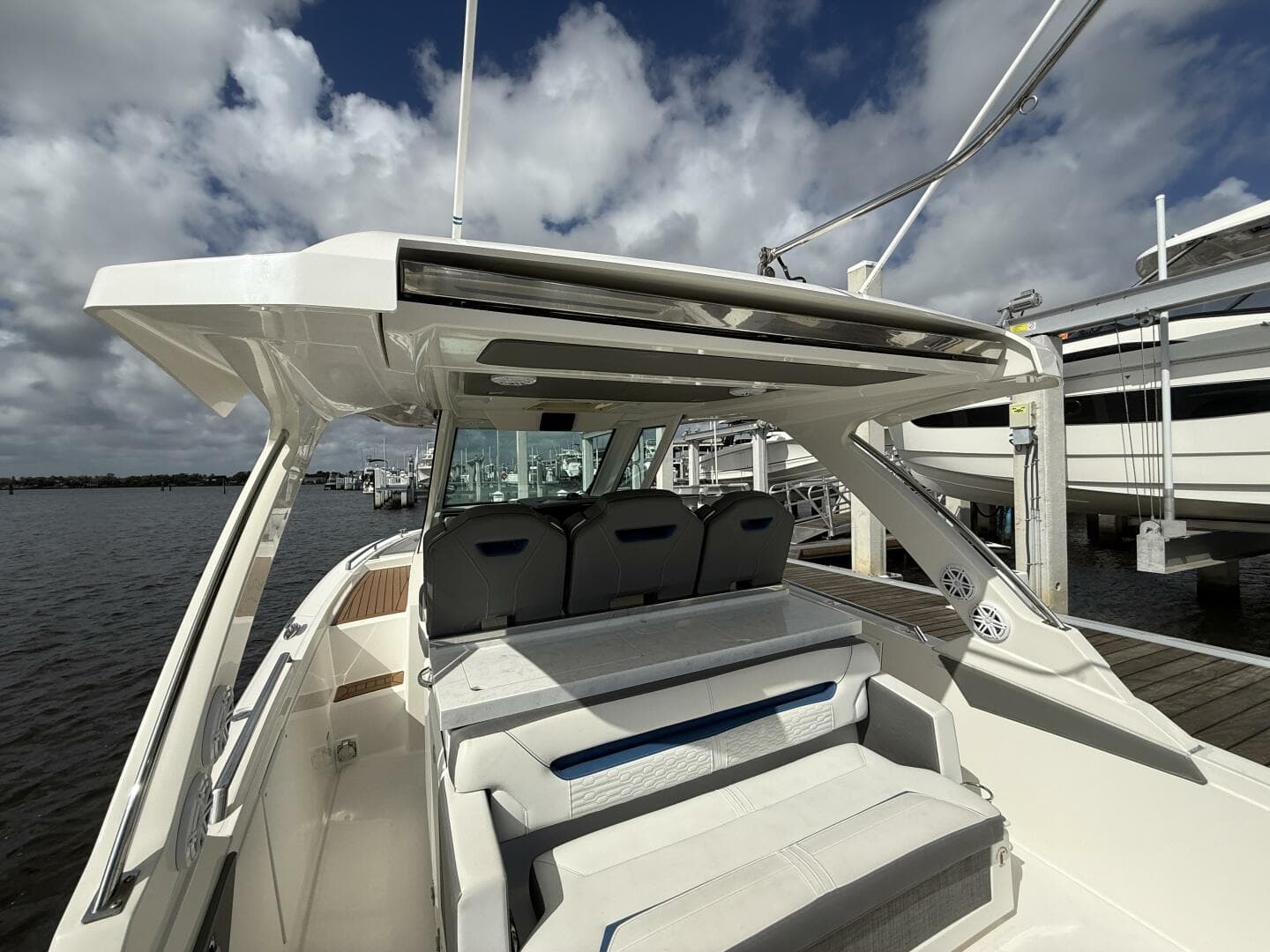 2021 Tiara Sport 34 LS