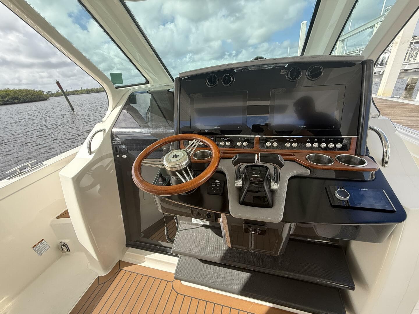 2021 Tiara Sport 34 LS