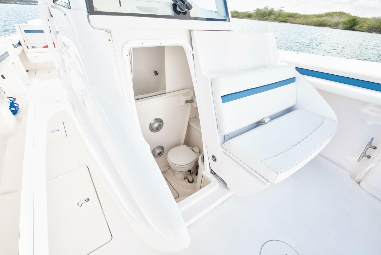 Intrepid 375 - Cosole