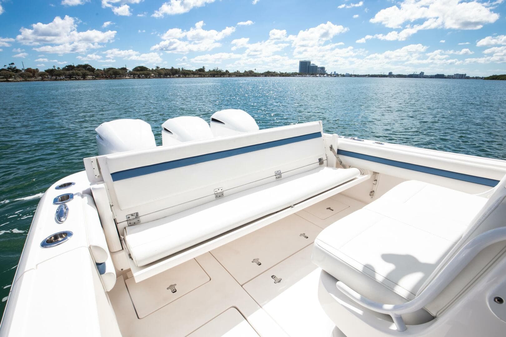 Intrepid 375 - Seating