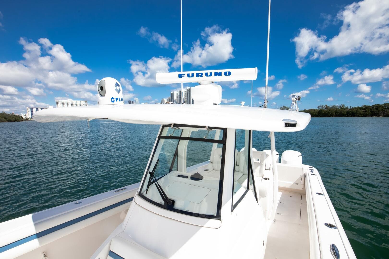 Intrepid 375 - Cosole