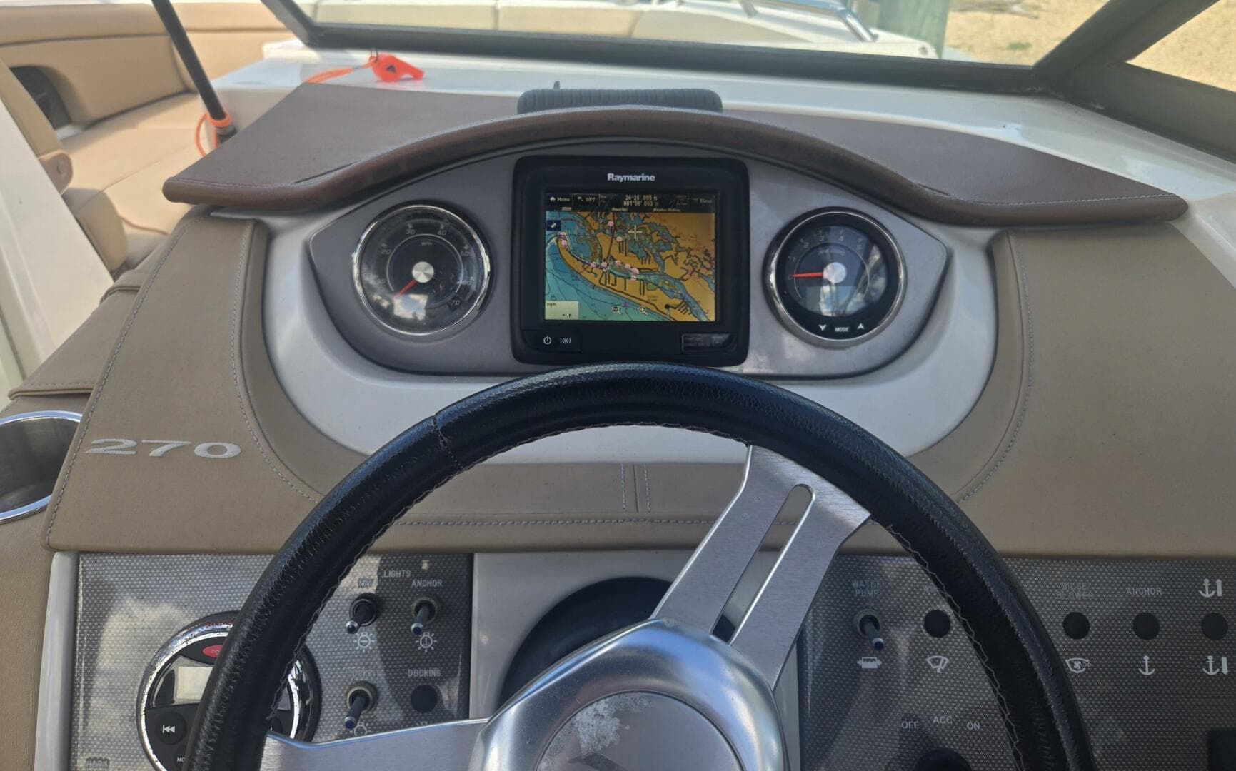 2016 Sea Ray 270 Sundeck Outboard