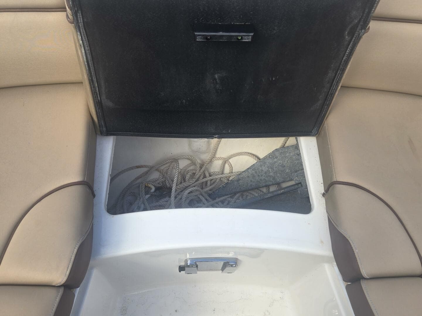 2016 Sea Ray 270 Sundeck Outboard