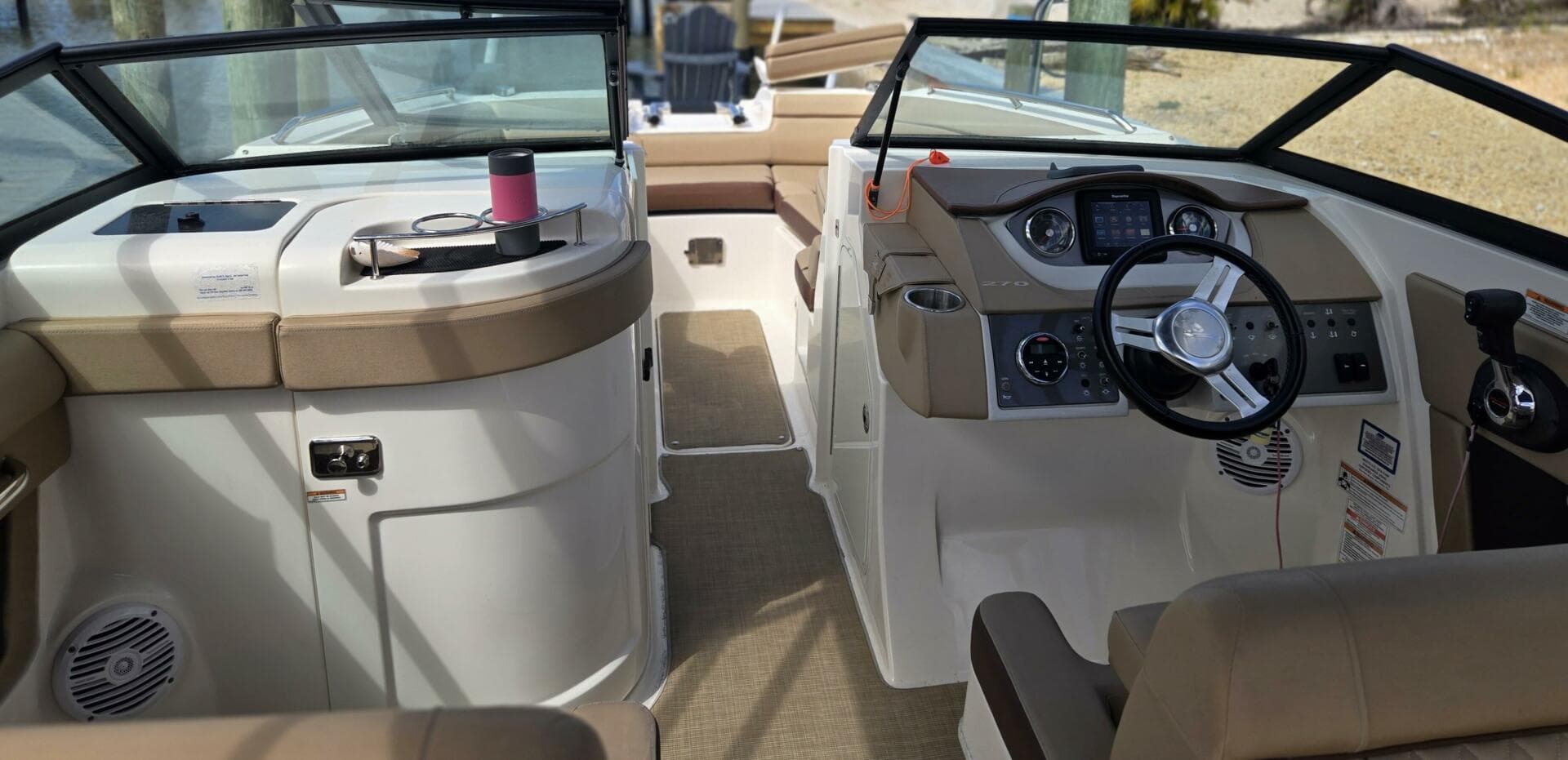 2016 Sea Ray 270 Sundeck Outboard