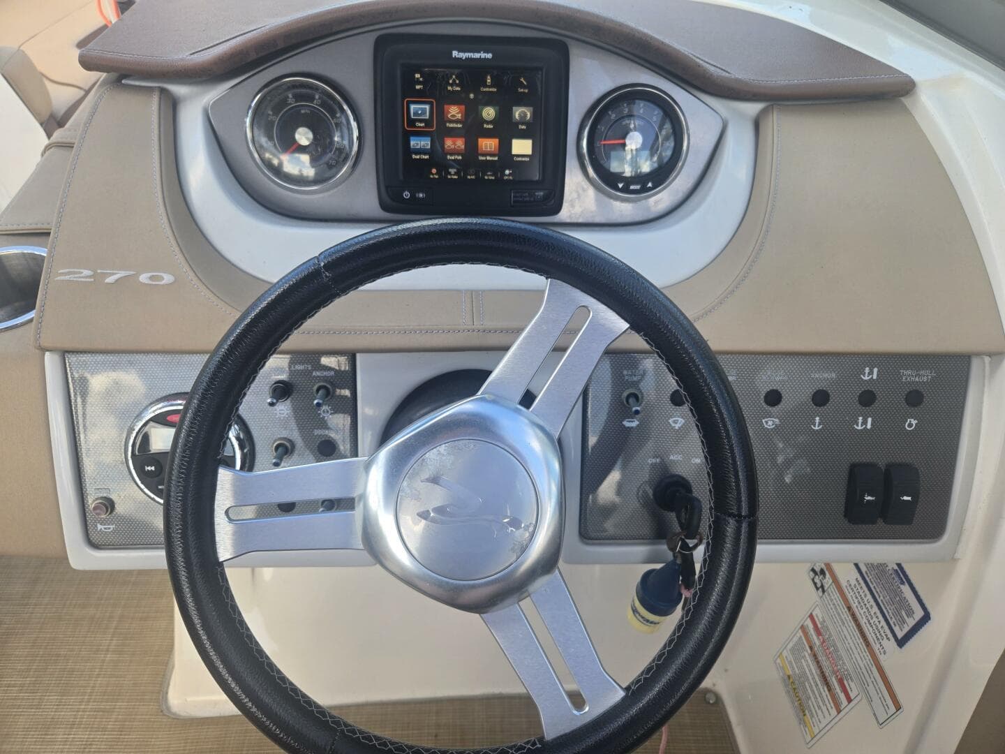 2016 Sea Ray 270 Sundeck Outboard