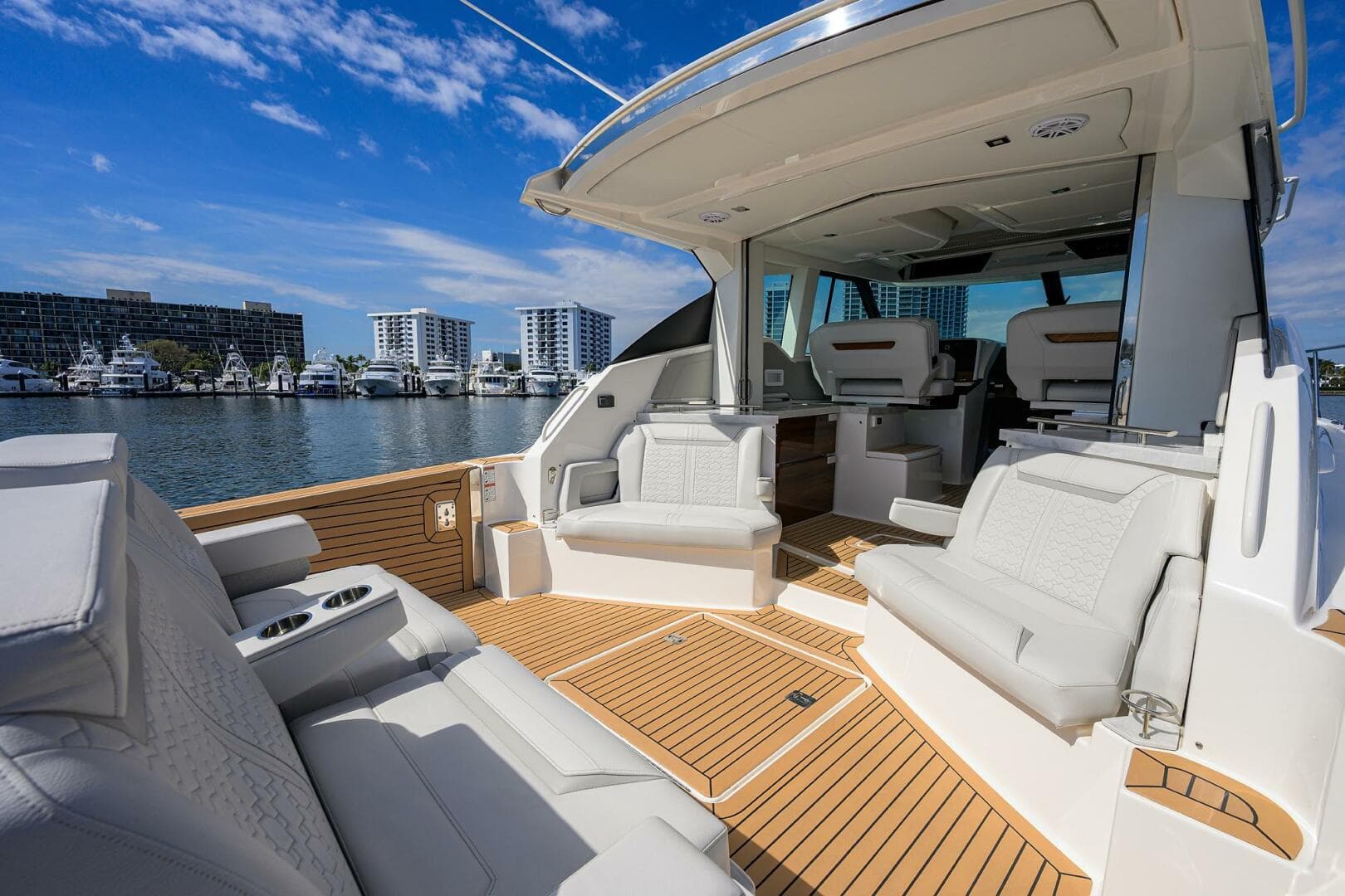 Tiara 43 - Aft Deck Seating