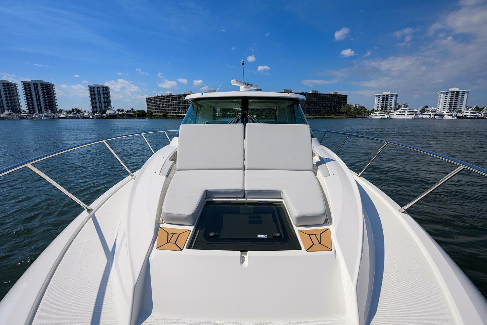 Tiara 43 - Bow Seating