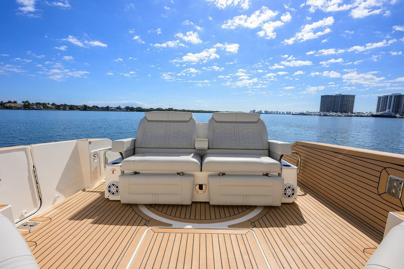 Tiara 43 - Aft Deck Seating