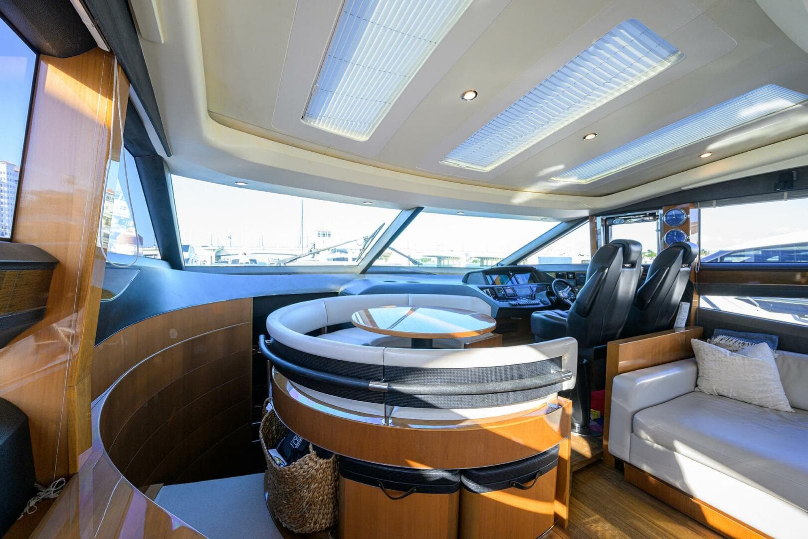 Princess 72 Joint Credit II - Interior Helm