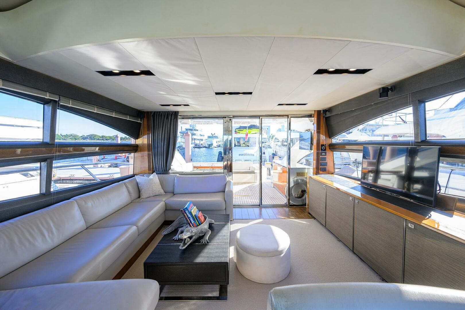 Princess 72 Joint Credit II - Interior Salon