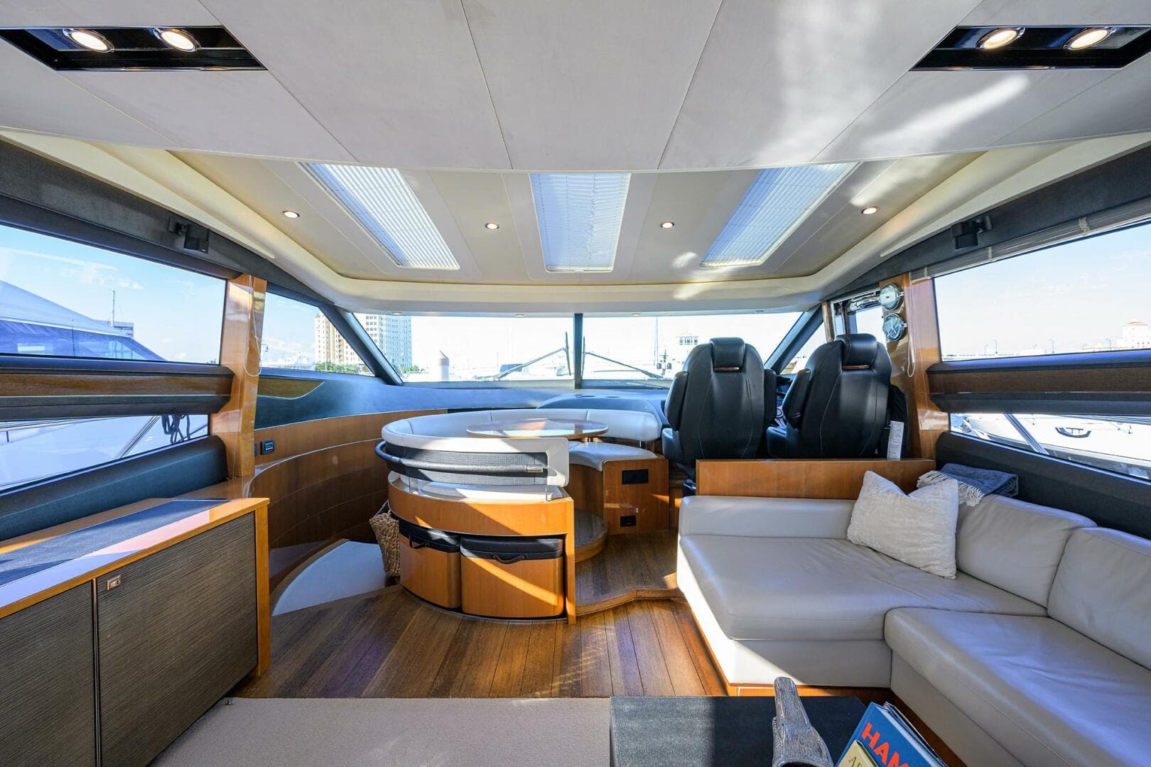 Princess 72 Joint Credit II - Interior Helm