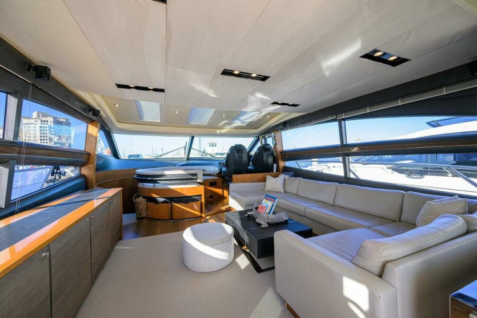 Princess 72 Joint Credit II - Interior Salon