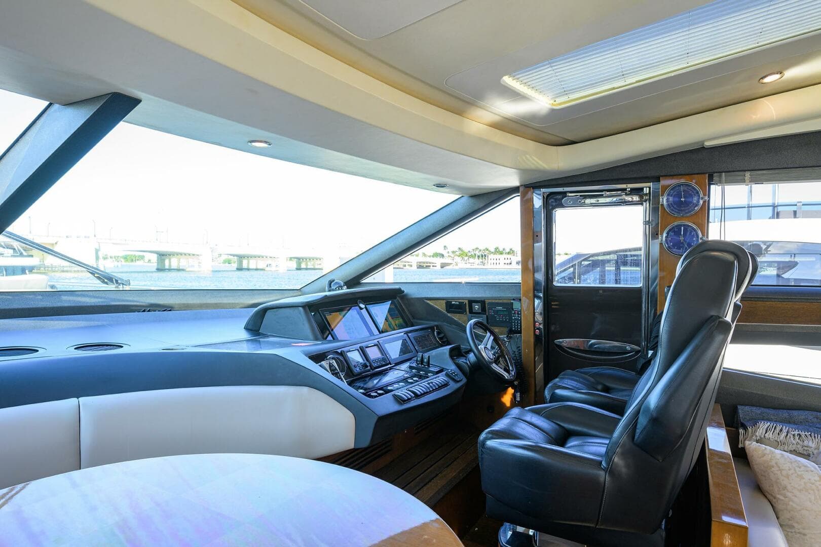 Princess 72 Joint Credit II - Interior Helm
