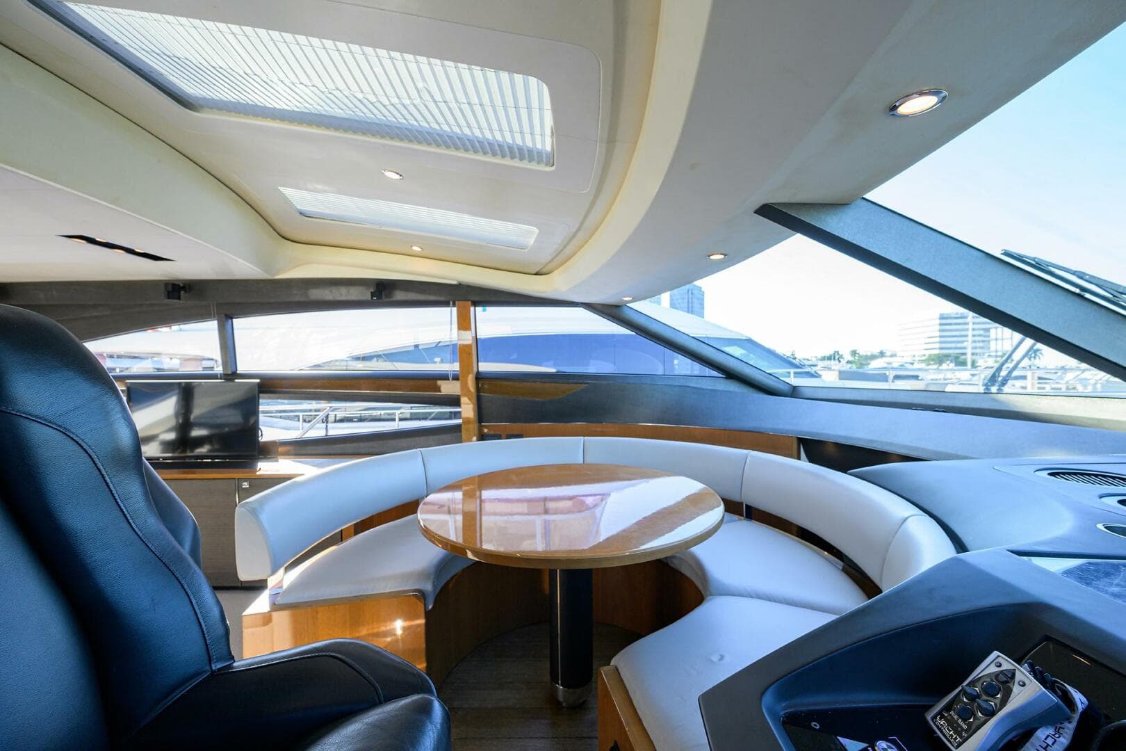 Princess 72 Joint Credit II - Interior Helm
