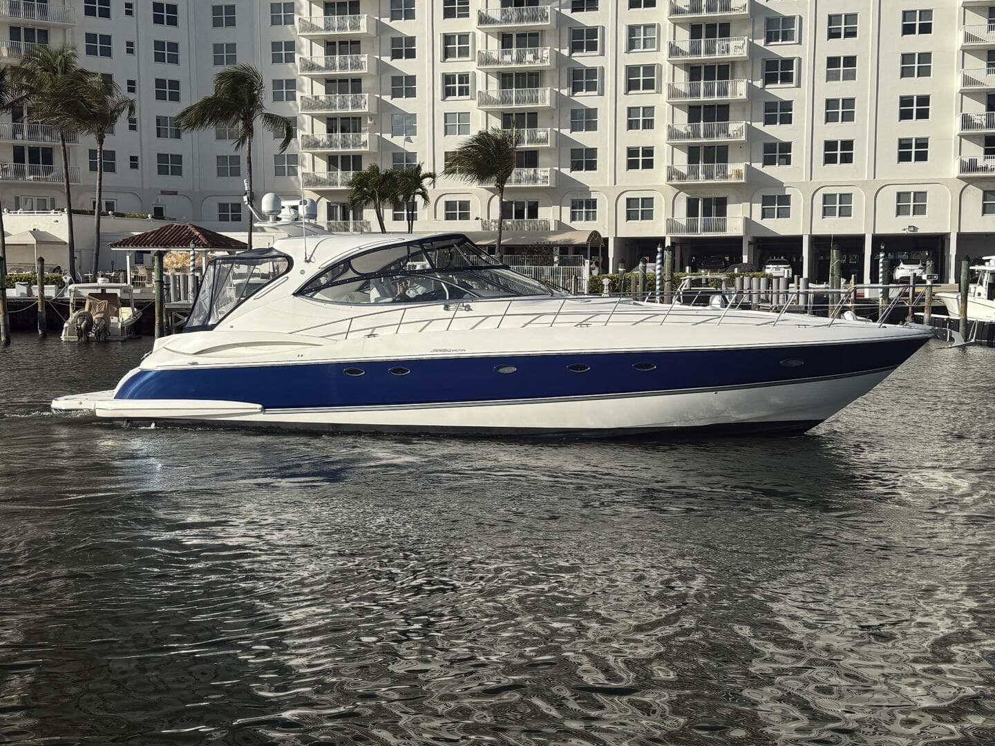 2007 Cruisers Yachts 560 Express