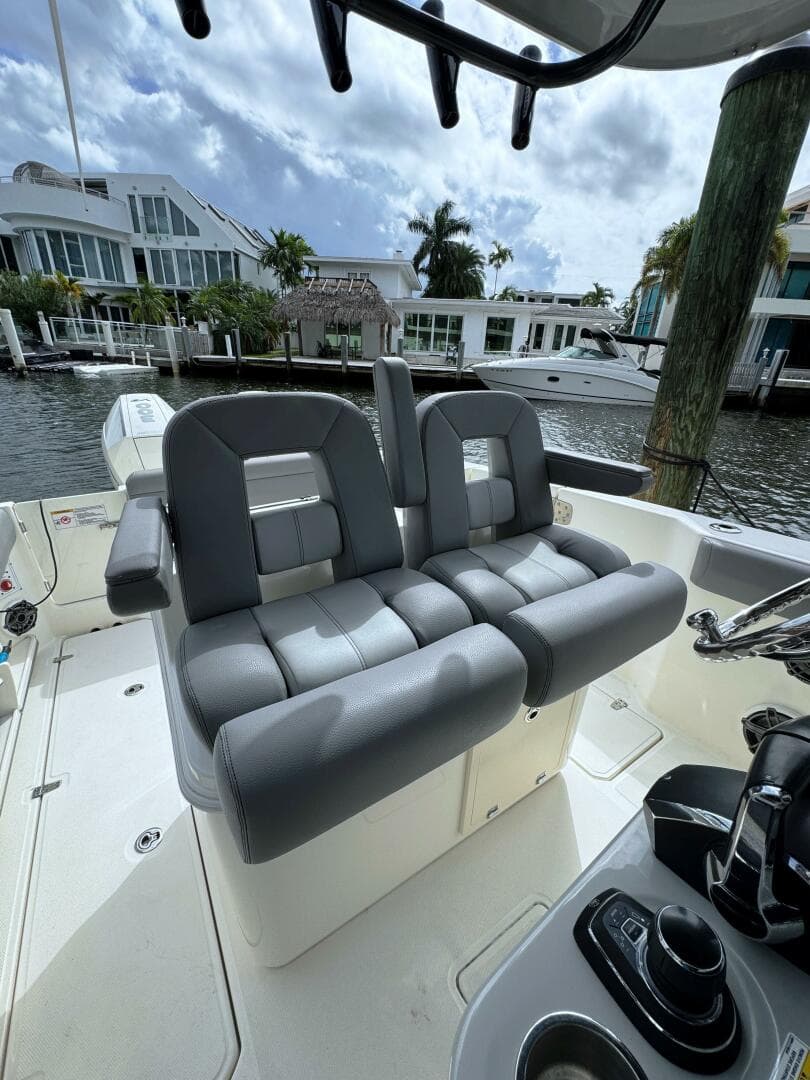 2024 Boston Whaler 280 Outrage