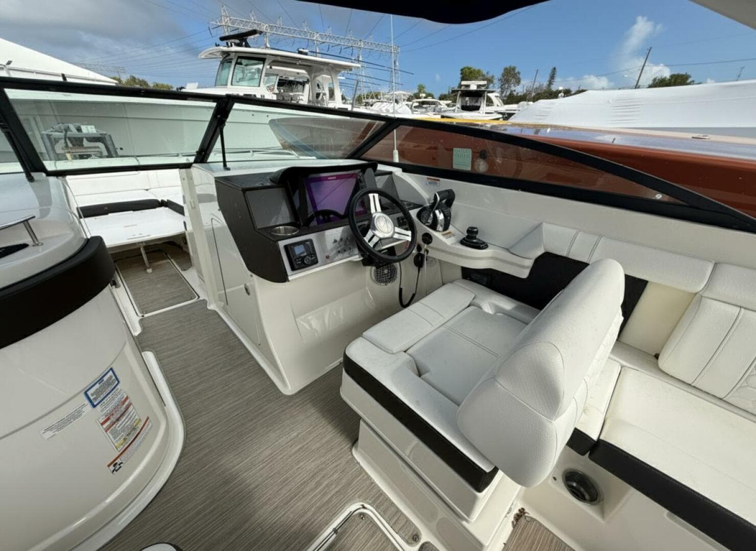 2018 Sea Ray SDX 290 Outboard