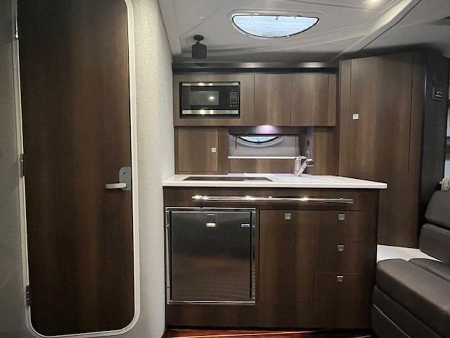 2018 Monterey 335 Sport Yacht