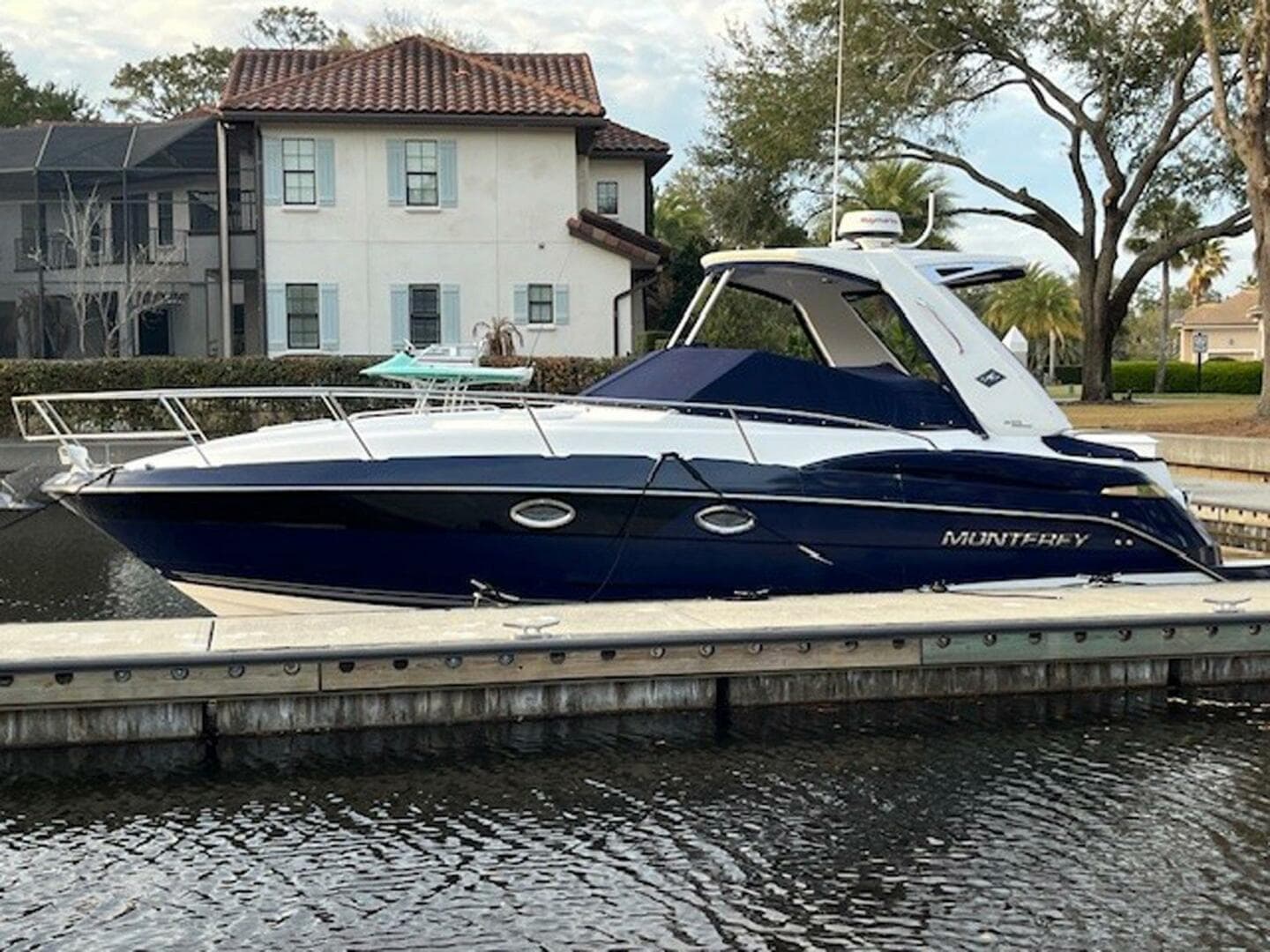 2018 Monterey 335 Sport Yacht