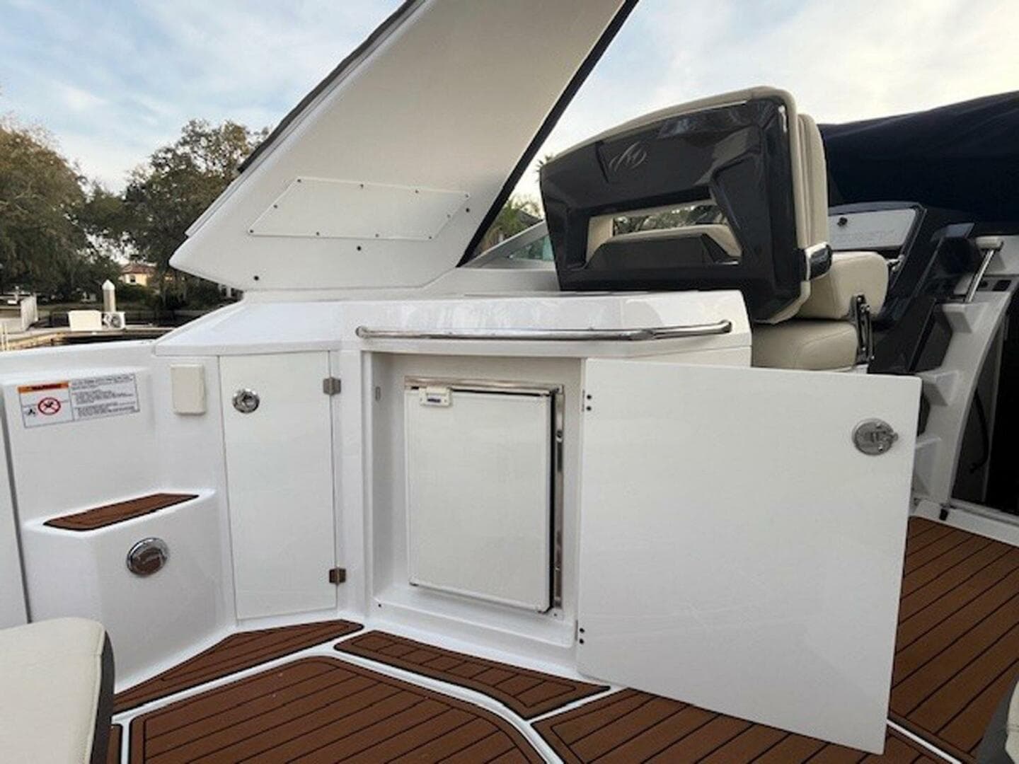 2018 Monterey 335 Sport Yacht