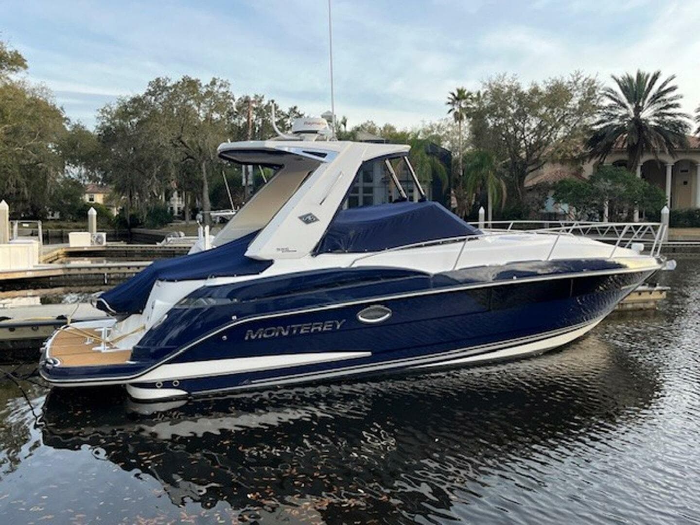 2018 Monterey 335 Sport Yacht