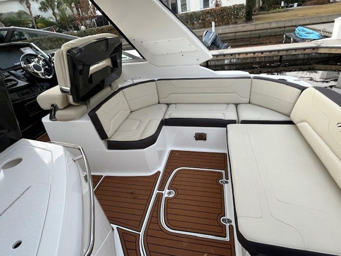 2018 Monterey 335 Sport Yacht