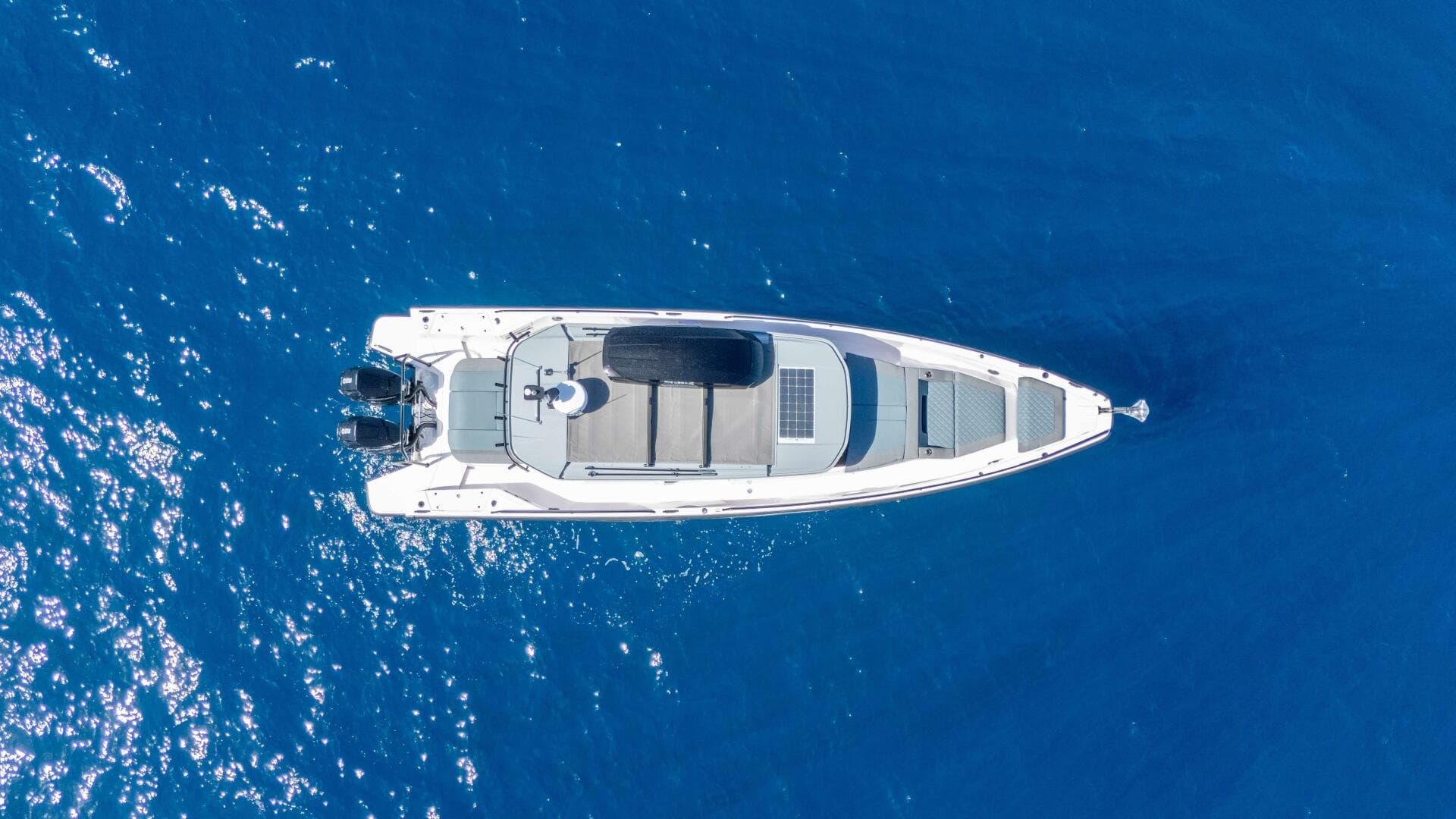 2024 Axopar 37 XC Cross Cabin